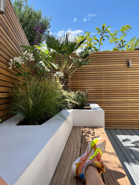 Tiny courtyard with raised bed and bench in Barnes